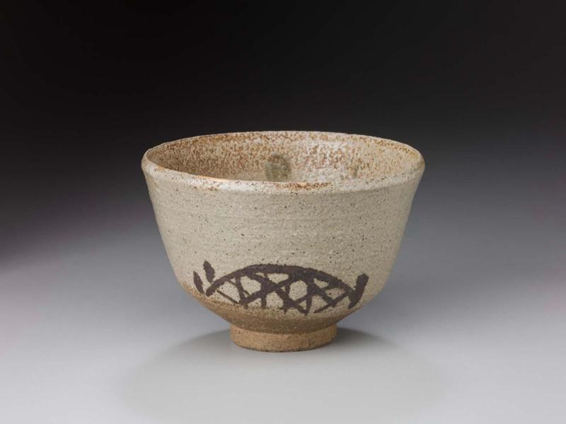 Tea bowl with river embankment protection design