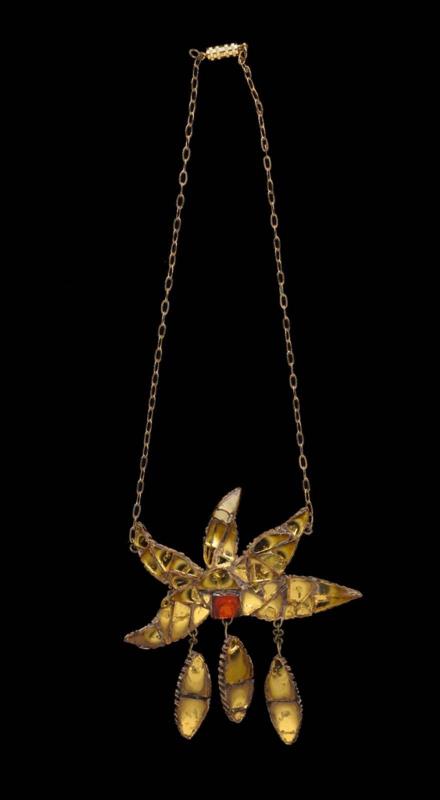 Woman's necklace