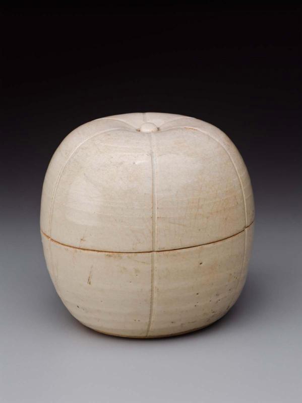 Melon-shaped box