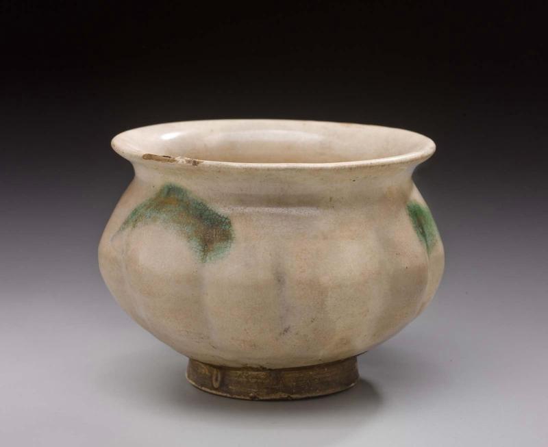 Jar decorated with white glaze with green splash
