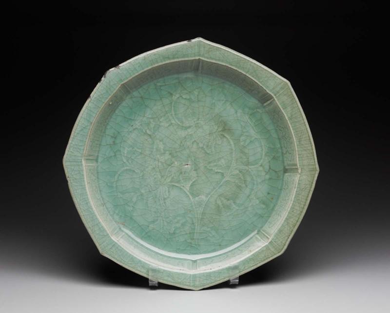 Large eight-sided dish with carved design of poppies
