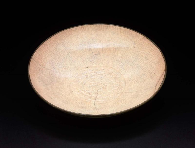 Dish with incised decoration