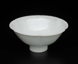 Stem cup with foliated rim