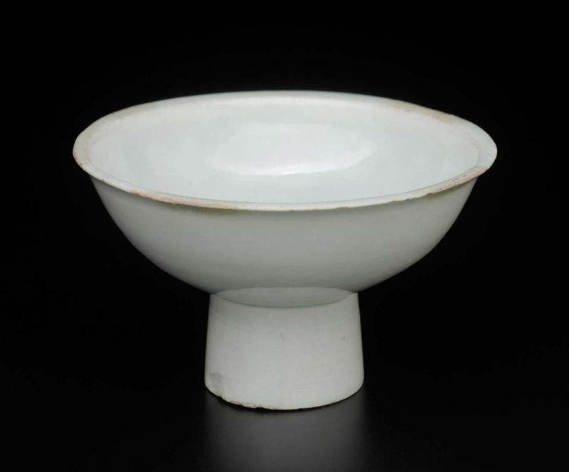 Covered globular cup with qingbai glaze