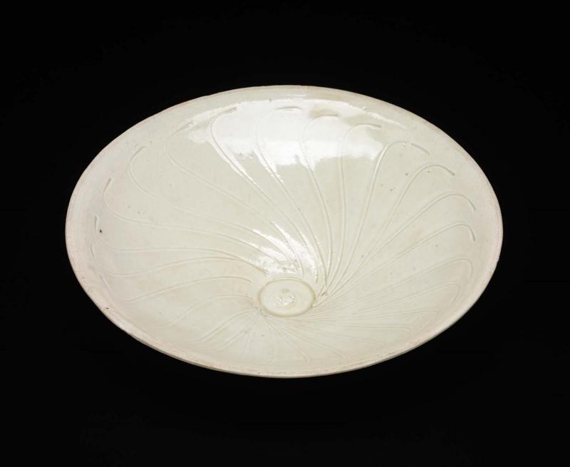 Shallow conical foliate bowl with incised decoration under olive green glaze
