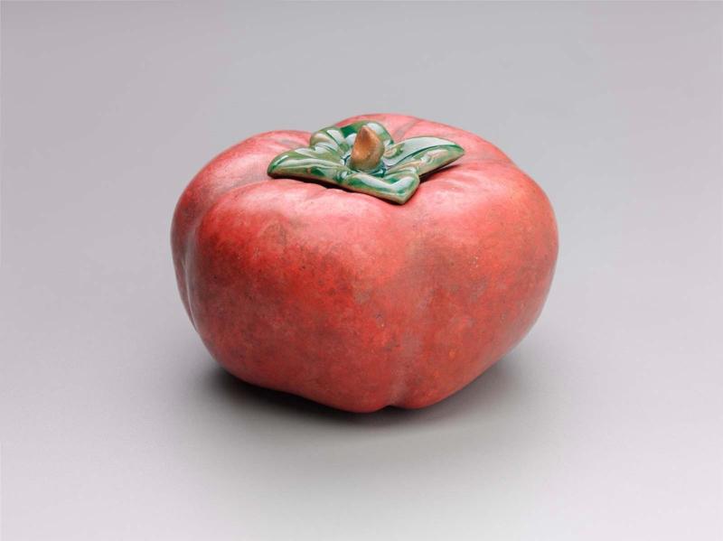 Box in the shape of persimmon