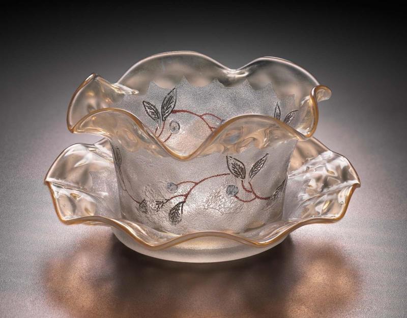 "Pomona" ramekin and saucer
