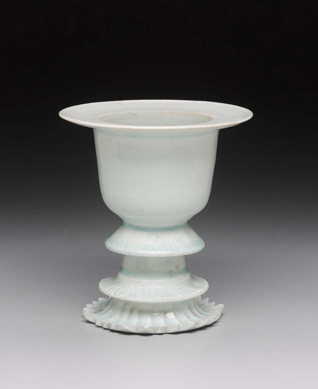 Lampstand with qingbai glaze