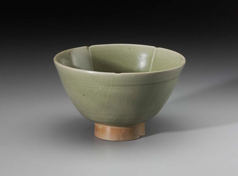 Deep Yaozhou bowl with raised ribs