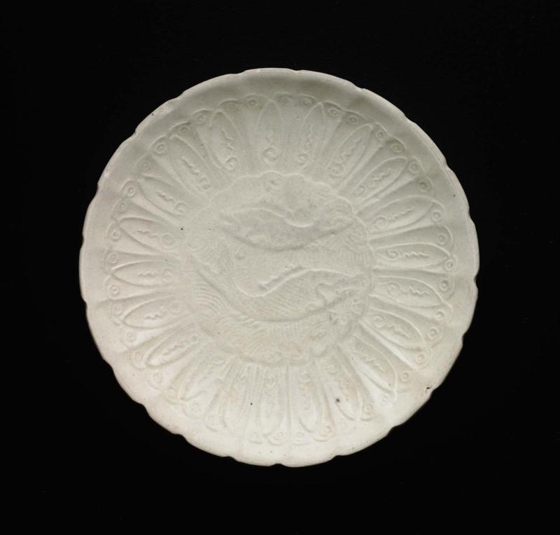 Saucer with foliated rim and molded decoration of two fish