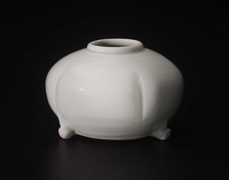 Melon-shaped jar without lid