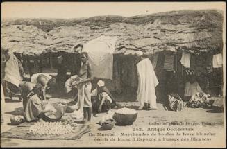 Un Marché - Marehandes de boules de terre blanche (sorte de blanc d Espagne à l'usage des fileuses)