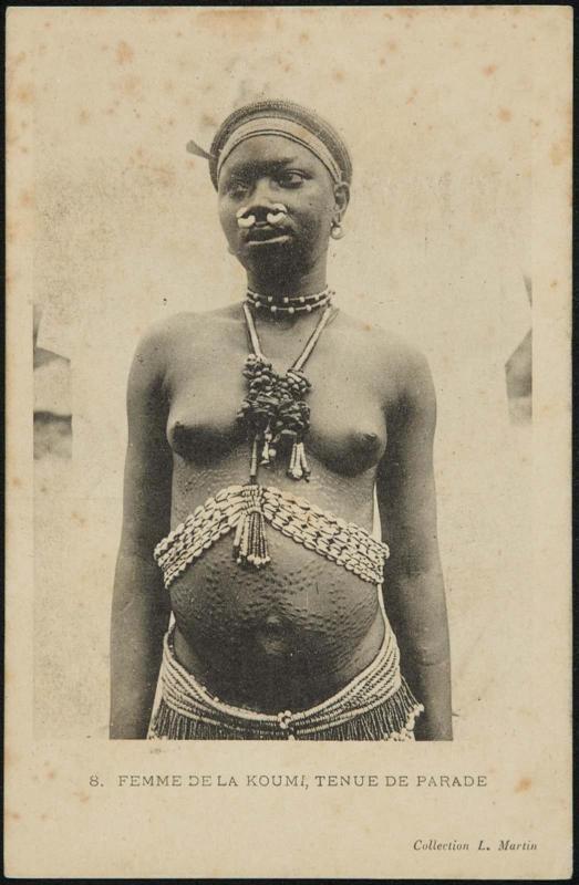 FEMME DE LA KOUMI, TENUE DE PARADE