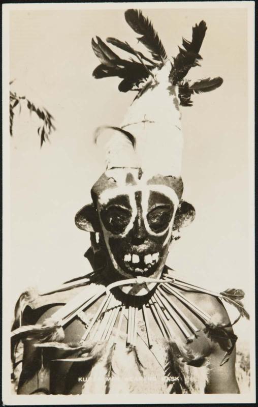 KURIA MAN WEARING MASK