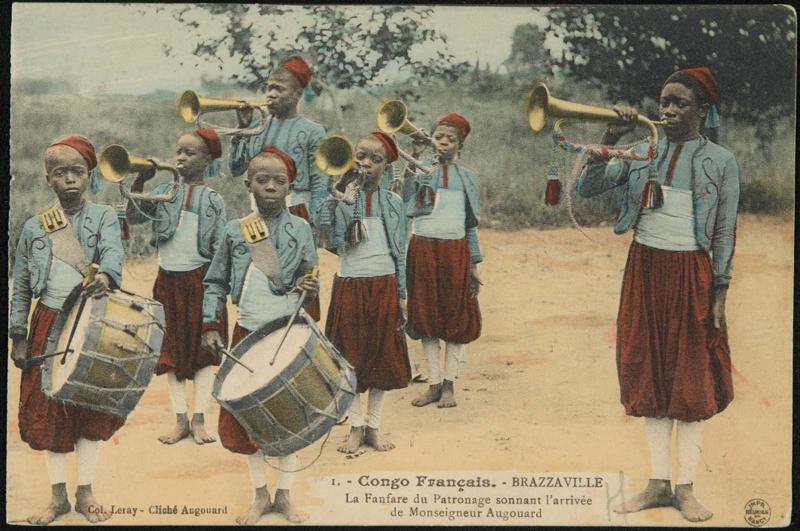 Congo Français. - BRAZZAVILLE. La Fanfare du Patronage sonnant l'arrivée de Monseighneur Augouard