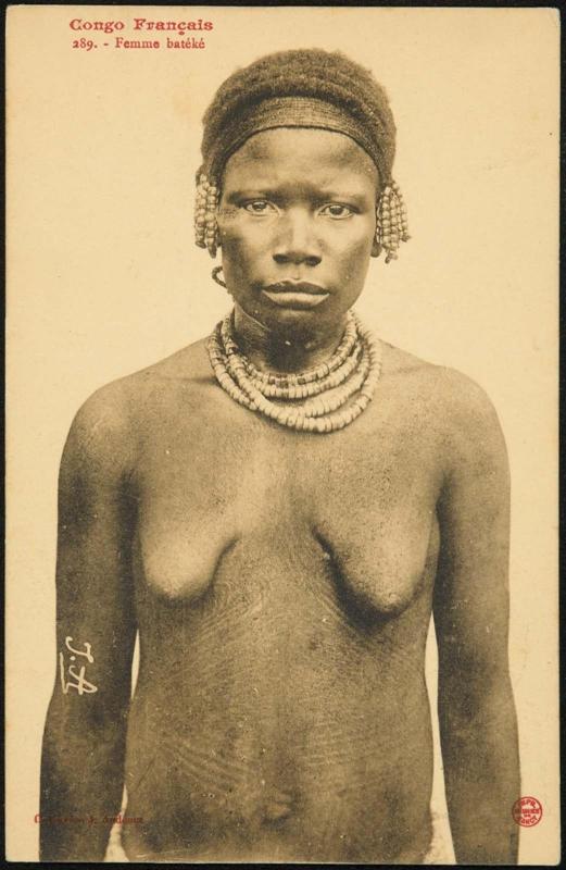 Congo Français. Femme batéké