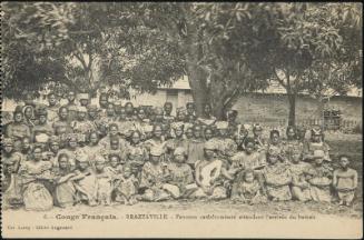 Congo Français - BRAZZAVILLE - Femmes catéchumènes attendant l'arrivée du bateau