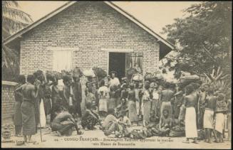 CONGO FRANÇAIS. - Boulangères Batekees apportant le manioc aux Blancs de Brazzaville