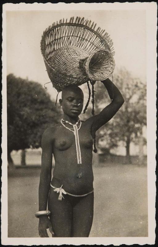 Jeune Fille Mouseille partant à la Pêche