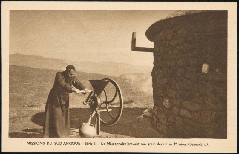 Le Missionnaire broyant son grain devant sa Mission. (Basutoland).