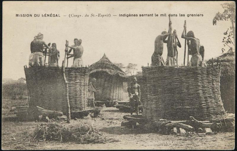 MISSION DU SÉNÉGAL - (Congr. du St.-Esprit) - Indigènes serrant le mil dans les greniers