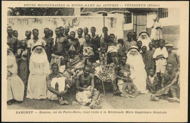 DAHOMEY - Zounon, roi de Porto-Novo, rend visite à la Révérende Mère Supérieure Générale