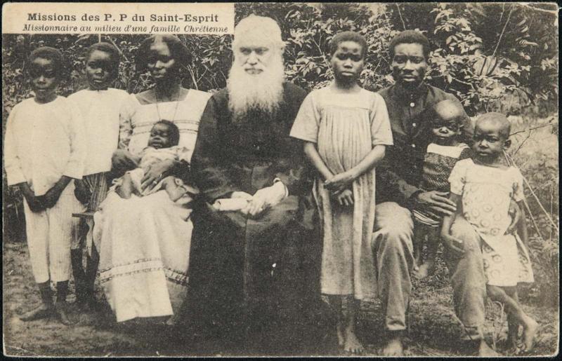 Missionnaire au milieu d'une famile Chrétienne