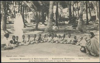 Kumbakonam (Hindoustan) - Soeur Louise de la Sainte-Cène surveille le repas des Petits