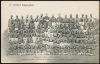 Les Elèves et les Professeurs de la Mission de la Sainte Famille (Haut-Oubanghi)