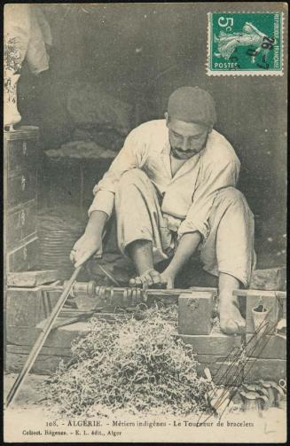 ALGÉRIE. - Métiers indigènes - Le Tourneur de bracelets