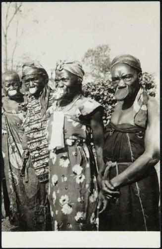 Femmes à plateaux - Bunia (Ituri)