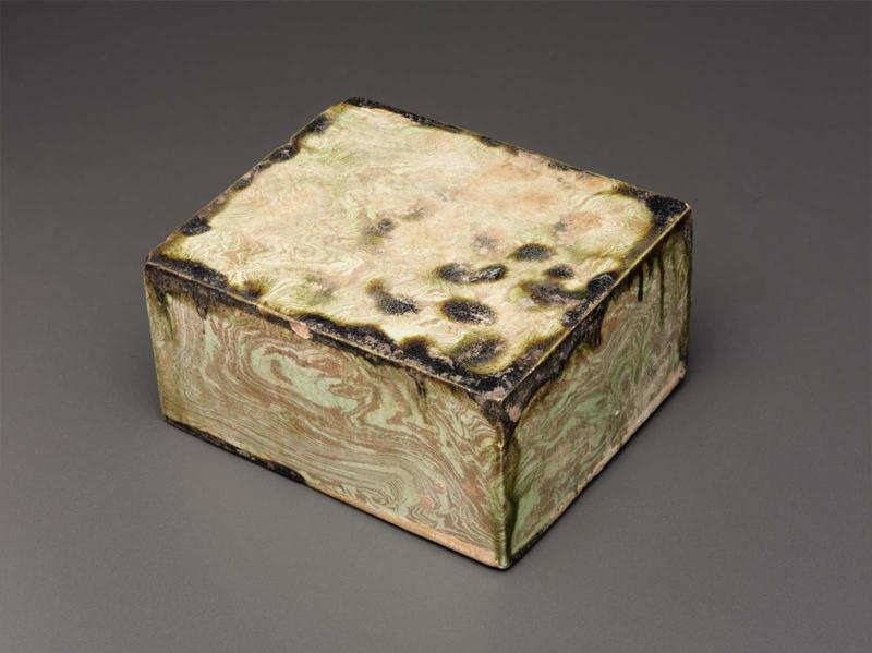 Brick-shaped Earthenware Pillow