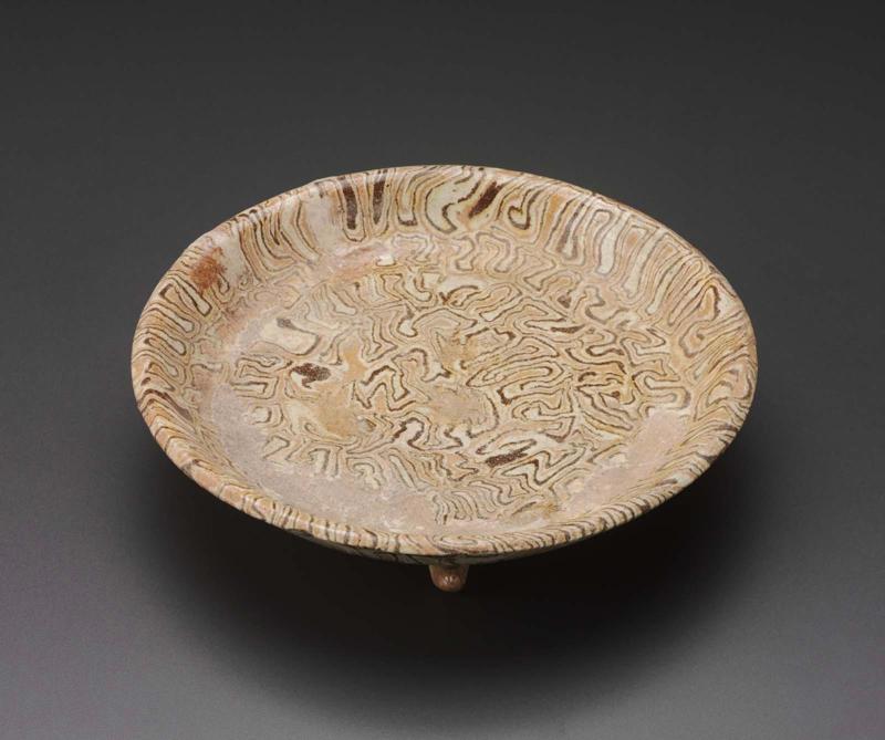 Marbleized plate on three feet decorated with clear glaze