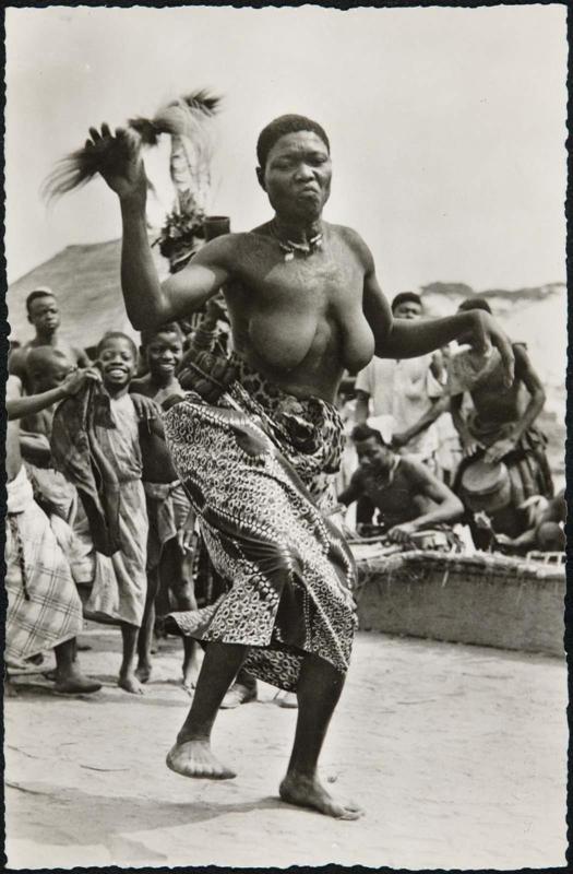 MWEKA (Congo Belge); Femme dansant