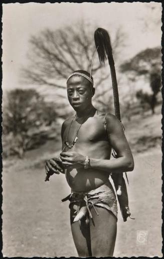 GUINEE FRANÇAISE. Bassari au sabre empanaché