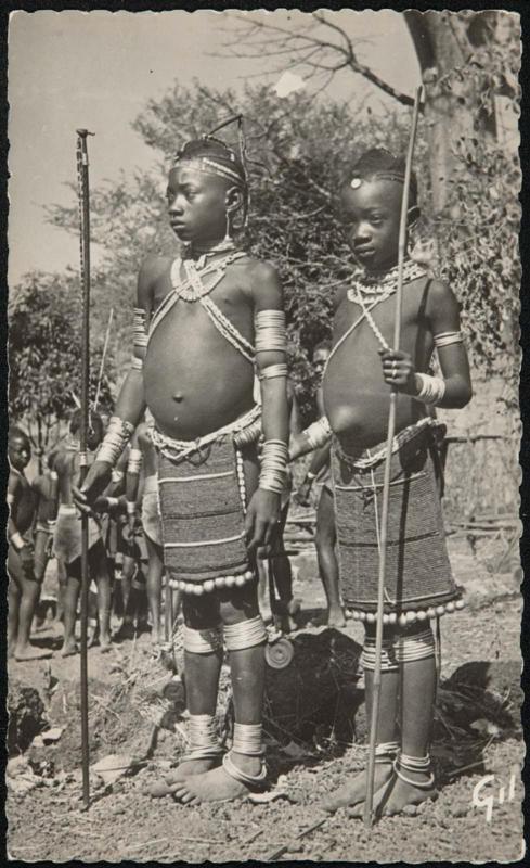 GUINÉE - Jeunes Danseurs Basssari.