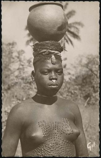 GUINÉE - Femme « Caïman »