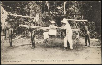 COTE d'IVOIRE. - Transport en hamac dans la brousse