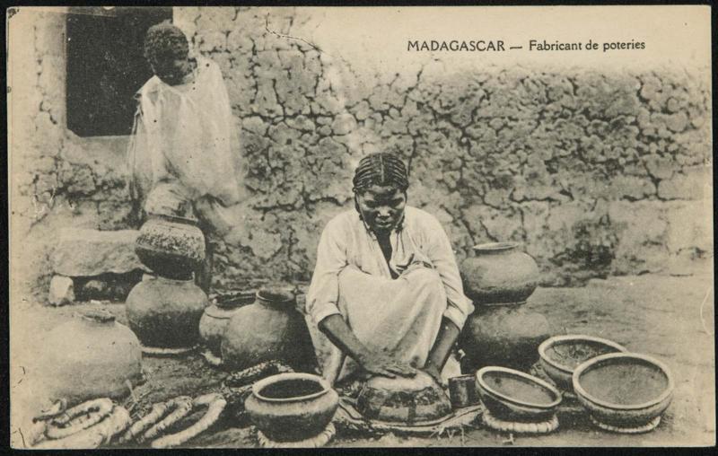 MADAGASCAR - Fabricant de poteries