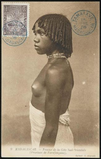 MADAGASCAR. - Femme de la Côte Sud-Orientale (Province de Farafangana).