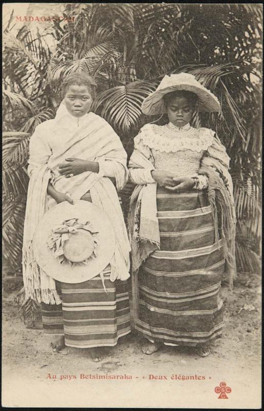 MADAGASCAR. Au pays Betsimisaraka - Deux élégantes