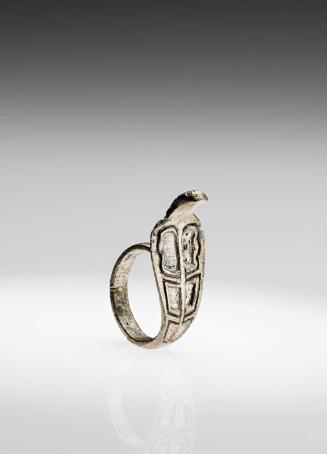 Finger ring in the form of a rearing cobra