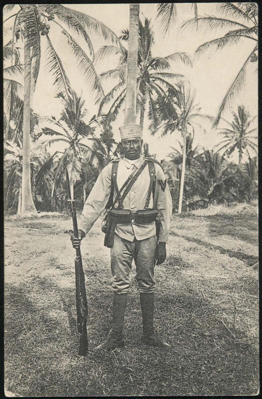 Askari der Kaiserl. Schutztruppe. Feldmarschmässig. Deutsch-Ost-Afrika.