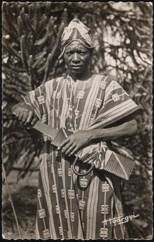 Cameroun. Bamiléké en costume de parade