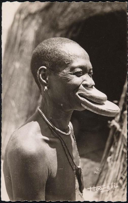 Tchad. Négresse à Plateaux