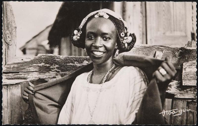 A.O.F. Jeune femme Peul