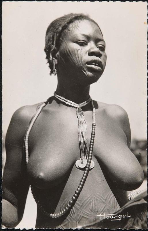 Tchad. Danseuse Sara à Maro