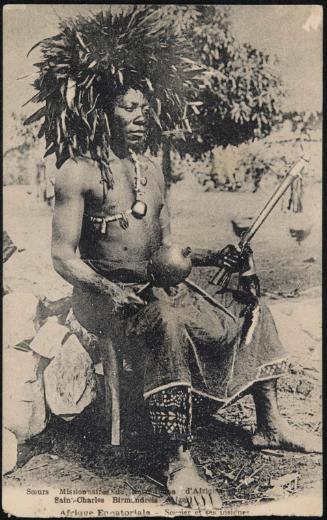 Afrique Equatoriale - Sorcier et ses insignes