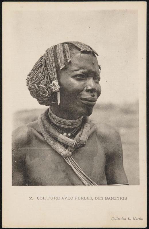 COIFFURE AVEC PERLES, DES BANZYRIS