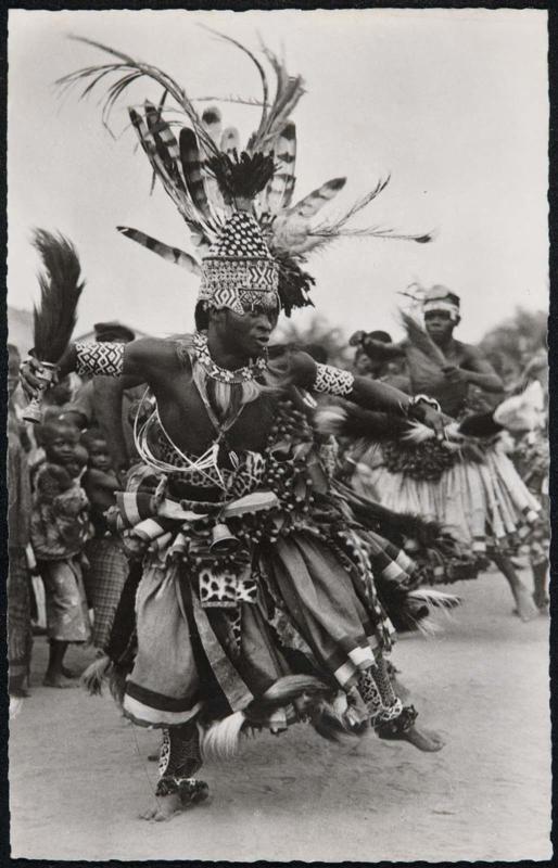 MWEKA (Congo Belge). Notable Bakuba dansant